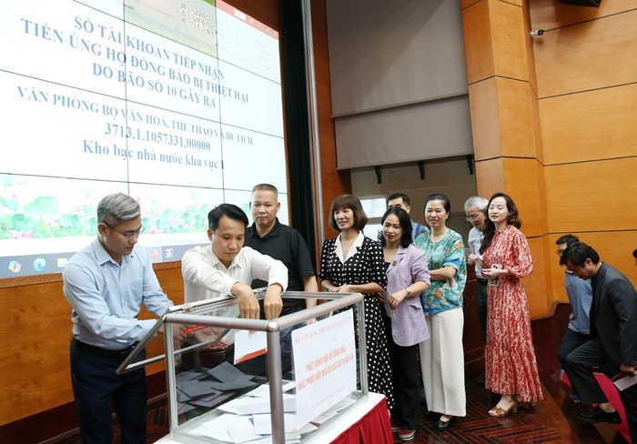 Bộ VHTTDL tổ chức quyên góp ủng hộ đồng bào bão lũ đối với các cán bộ, công chức, viên chức, người lao động thuộc Bộ Bộ VHTTDL tổ chức quyên góp ủng hộ đồng bào bão lũ đối với các cán bộ, công chức, viên chức, người lao động thuộc Bộ