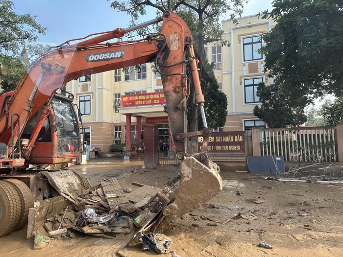 Petrovietnam cùng đồng bào Thái Nguyên vượt lũ- Ảnh 1.
