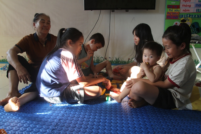 Tình người trong bão lũ: Liều thuốc tinh thần của người dân Đa Hội- Ảnh 6. Tình người trong bão lũ: Liều thuốc tinh thần của người dân Đa Hội- Ảnh 6.