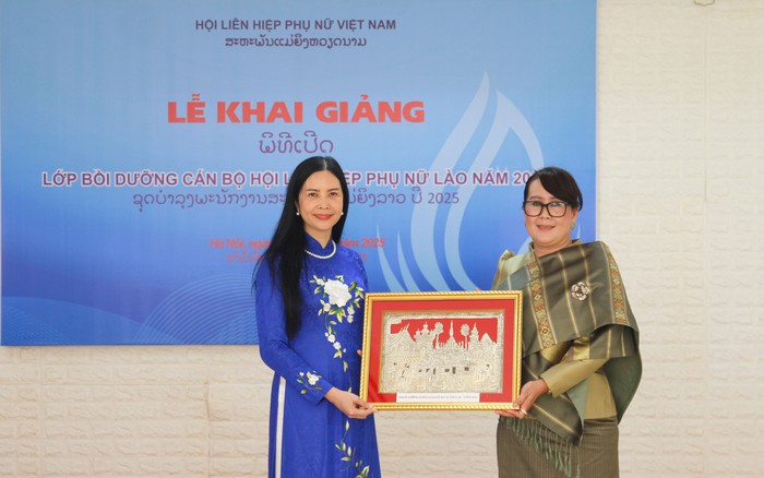 Khai giảng Lớp bồi dưỡng cán bộ Hội LHPN Lào năm 2025- Ảnh 4. Khai giảng Lớp bồi dưỡng cán bộ Hội LHPN Lào năm 2025- Ảnh 4.