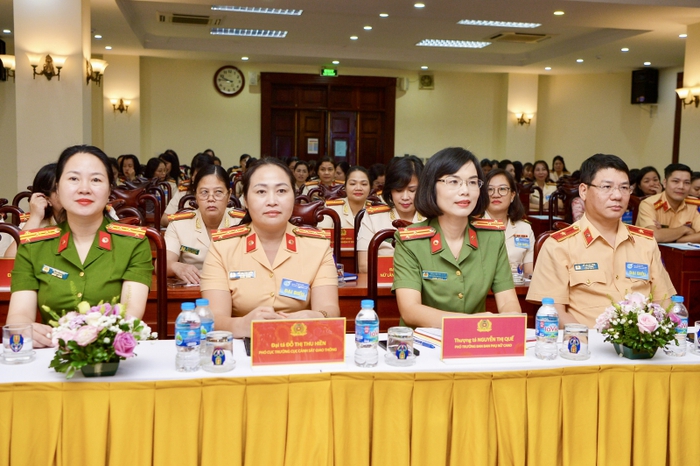 Phụ nữ Cảnh sát giao thông xây dựng nhiều công trình, mô hình hiệu quả, thiết thực- Ảnh 1.