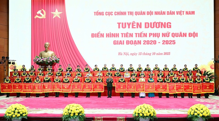 Tuyên dương 63 tập thể và 175 cá nhân điển hình tiên tiến phụ nữ Quân đội - Ảnh 6. Tuyên dương 63 tập thể và 175 cá nhân điển hình tiên tiến phụ nữ Quân đội - Ảnh 6.