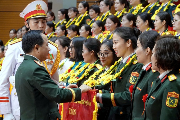 Tuyên dương 63 tập thể và 175 cá nhân điển hình tiên tiến phụ nữ Quân đội - Ảnh 2. Tuyên dương 63 tập thể và 175 cá nhân điển hình tiên tiến phụ nữ Quân đội - Ảnh 2.