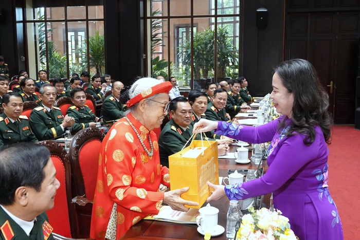 Tuyên dương 63 tập thể và 175 cá nhân điển hình tiên tiến phụ nữ Quân đội - Ảnh 1. Tuyên dương 63 tập thể và 175 cá nhân điển hình tiên tiến phụ nữ Quân đội - Ảnh 1.