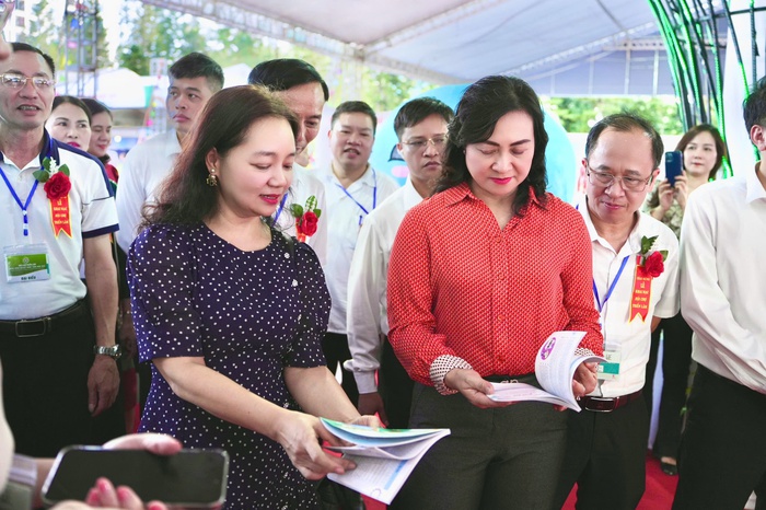 Gian hàng Xanh tổ chức đồng loạt tại 3 miền thúc đẩy tiêu dùng bền vững- Ảnh 1. Gian hàng Xanh tổ chức đồng loạt tại 3 miền thúc đẩy tiêu dùng bền vững- Ảnh 1.