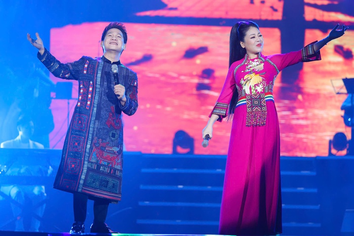 Ca sĩ Trọng Tấn và Anh Thơ sẽ biểu diễn trong chương trình "Hoa nở sau mưa" Ca sĩ Trọng Tấn và Anh Thơ sẽ biểu diễn trong chương trình "Hoa nở sau mưa"