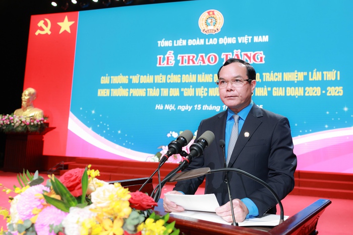 10 cá nhân được trao Giải thưởng “Nữ đoàn viên Công đoàn năng động, sáng tạo, trách nhiệm” năm 2025- Ảnh 2. 10 cá nhân được trao Giải thưởng “Nữ đoàn viên Công đoàn năng động, sáng tạo, trách nhiệm” năm 2025- Ảnh 2.