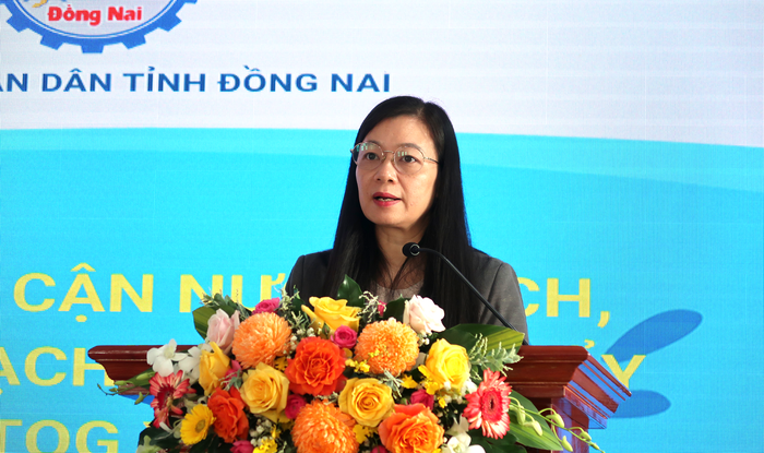 Bà Nguyễn Thị Thu Hiền, Phó Chủ tịch Hội LHPN Việt Nam phát biểu tại Hội thảo Bà Nguyễn Thị Thu Hiền, Phó Chủ tịch Hội LHPN Việt Nam phát biểu tại Hội thảo