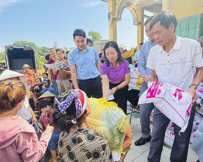 Hội LHPN Thái Nguyên huy động 706 triệu đồng và 1 tấn gạo, hỗ trợ hơn 500 hộ vùng lũ- Ảnh 1. Hội LHPN Thái Nguyên huy động 706 triệu đồng và 1 tấn gạo, hỗ trợ hơn 500 hộ vùng lũ- Ảnh 1.