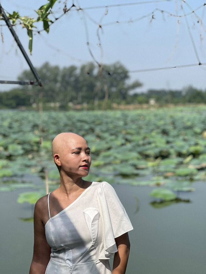 Nhà thiết kế "vẽ" giấc mơ áo dài giữa hành trình chống chọi ung thư- Ảnh 4. Nhà thiết kế "vẽ" giấc mơ áo dài giữa hành trình chống chọi ung thư- Ảnh 4.