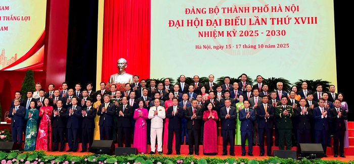 Bí thư Hà Nội: Ban Chấp hành Đảng bộ khoá mới hứa sẽ hết lòng vì lợi ích của nhân dân- Ảnh 1. Bí thư Hà Nội: Ban Chấp hành Đảng bộ khoá mới hứa sẽ hết lòng vì lợi ích của nhân dân- Ảnh 1.