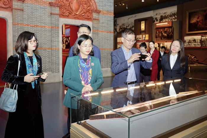 Chủ tịch Hội LHPN Việt Nam Nguyễn Thị Tuyến thăm Đại sứ quán Việt Nam tại Trung Quốc- Ảnh 4.