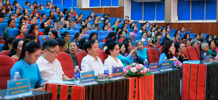 Phụ nữ Đắk Lắk cùng ôn truyền thống trong hành trình 95 năm rực rỡ- Ảnh 1. Phụ nữ Đắk Lắk cùng ôn truyền thống trong hành trình 95 năm rực rỡ- Ảnh 1.
