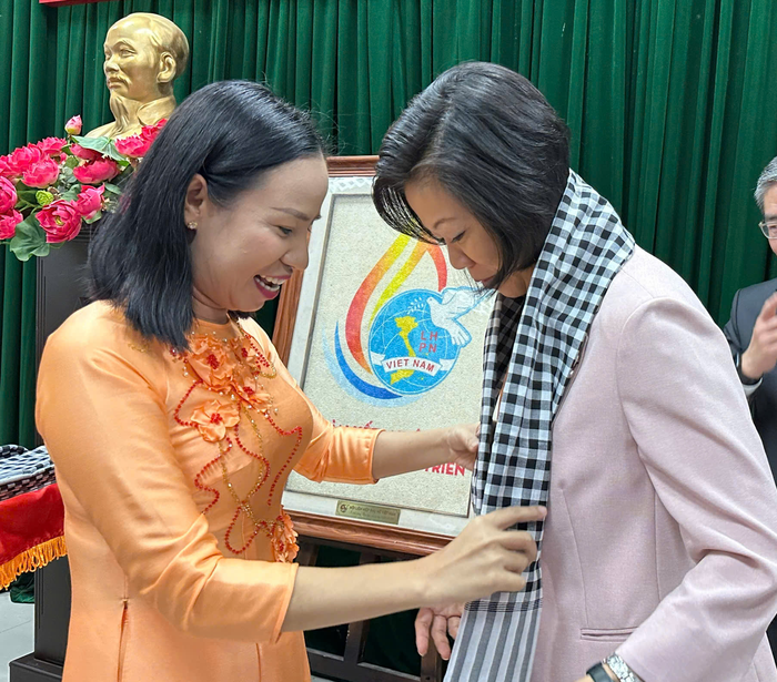 Hội LHPN TPHCM tiếp Hội Mạng lưới Phụ nữ Hội nhập Singapore - Ảnh 2. Hội LHPN TPHCM tiếp Hội Mạng lưới Phụ nữ Hội nhập Singapore - Ảnh 2.