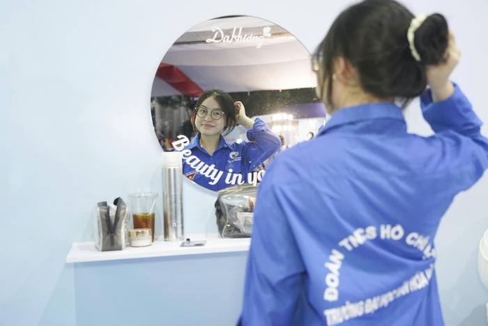 Sinh viên Đại học Văn hóa Hà Nội hào hứng trải nghiệm Ngày hội Khỏe Đẹp & Tiêu dùng xanh- Ảnh 6. Sinh viên Đại học Văn hóa Hà Nội hào hứng trải nghiệm Ngày hội Khỏe Đẹp & Tiêu dùng xanh- Ảnh 6.