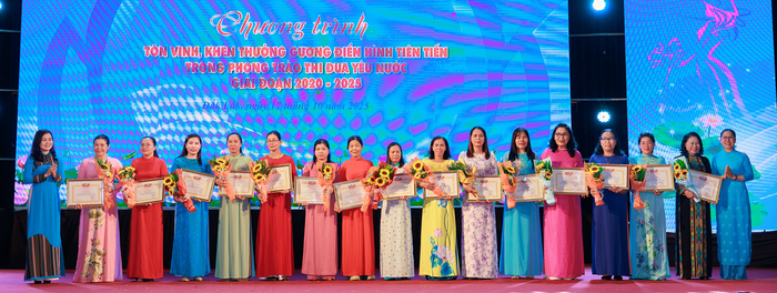 Phụ nữ Đắk Lắk cùng ôn truyền thống trong hành trình 95 năm rực rỡ- Ảnh 5. Phụ nữ Đắk Lắk cùng ôn truyền thống trong hành trình 95 năm rực rỡ- Ảnh 5.