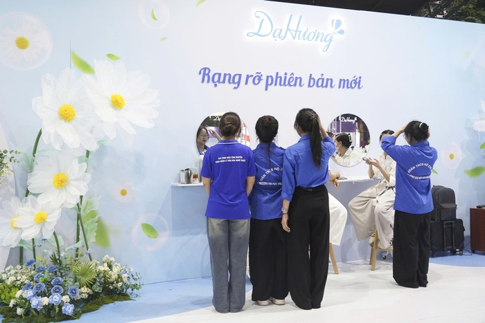 Sinh viên Đại học Văn hóa Hà Nội hào hứng trải nghiệm Ngày hội Khỏe Đẹp & Tiêu dùng xanh- Ảnh 5. Sinh viên Đại học Văn hóa Hà Nội hào hứng trải nghiệm Ngày hội Khỏe Đẹp & Tiêu dùng xanh- Ảnh 5.