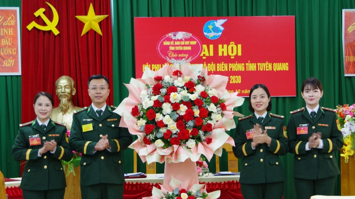 Những nữ chiến sĩ quân hàm xanh kiên cường nơi địa đầu Tổ quốc- Ảnh 1. Những nữ chiến sĩ quân hàm xanh kiên cường nơi địa đầu Tổ quốc- Ảnh 1.