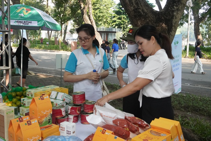 Điểm nhấn 60 gian hàng tại Ngày hội "Phụ nữ Khỏe Đẹp & Tiêu dùng xanh"- Ảnh 1. Điểm nhấn 60 gian hàng tại Ngày hội "Phụ nữ Khỏe Đẹp & Tiêu dùng xanh"- Ảnh 1.