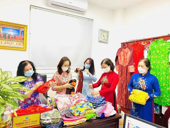 Hình ảnh “Phụ nữ Thủ đô ứng xử đẹp” đọng lại sự ấm áp, thân thiện trong lòng người dân và du khách- Ảnh 2. Hình ảnh “Phụ nữ Thủ đô ứng xử đẹp” đọng lại sự ấm áp, thân thiện trong lòng người dân và du khách- Ảnh 2.