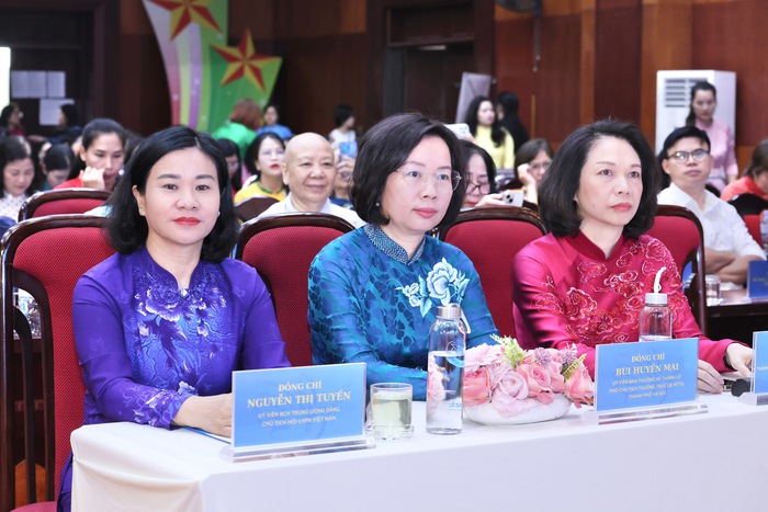 Vinh danh 8 Phụ nữ Thủ đô tiêu biểu năm 2025- Ảnh 1. Vinh danh 8 Phụ nữ Thủ đô tiêu biểu năm 2025- Ảnh 1.