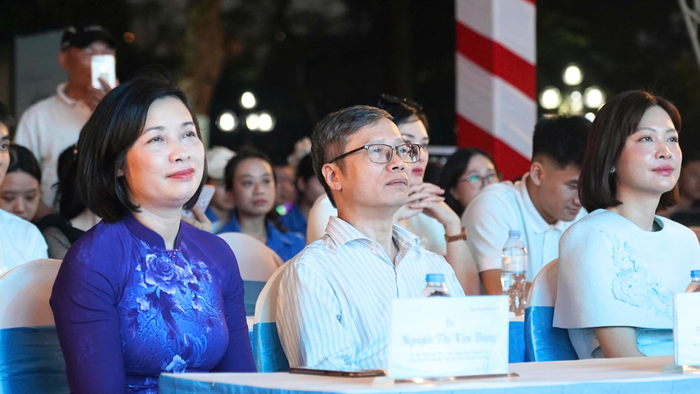 “Chạm phiên bản mới” khuyến khích phụ nữ yêu thương, trân trọng chính mình- Ảnh 2. “Chạm phiên bản mới” khuyến khích phụ nữ yêu thương, trân trọng chính mình- Ảnh 2.