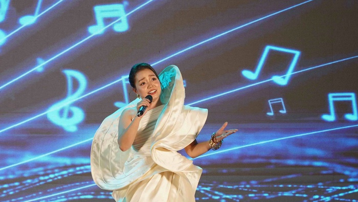 “Chạm phiên bản mới” khuyến khích phụ nữ yêu thương, trân trọng chính mình- Ảnh 6. “Chạm phiên bản mới” khuyến khích phụ nữ yêu thương, trân trọng chính mình- Ảnh 6.