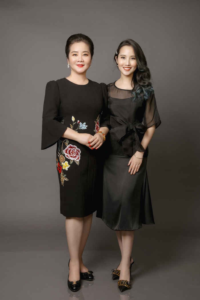 Bà Võ Thị Xuân Trang và con gái là người đẹp Trương Minh Xuân Thảo (Primmy Trương) Bà Võ Thị Xuân Trang và con gái là người đẹp Trương Minh Xuân Thảo (Primmy Trương)