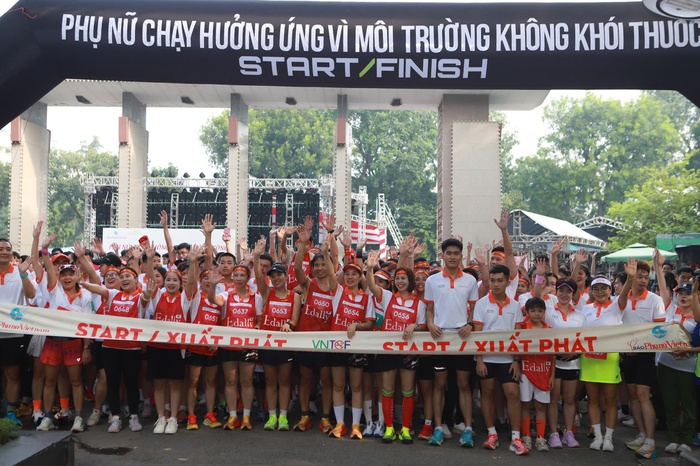 Những khoảnh khắc ấn tượng tại giải "Phụ nữ chạy hưởng ứng Vì môi trường không khói thuốc"- Ảnh 4. Những khoảnh khắc ấn tượng tại giải "Phụ nữ chạy hưởng ứng Vì môi trường không khói thuốc"- Ảnh 4.