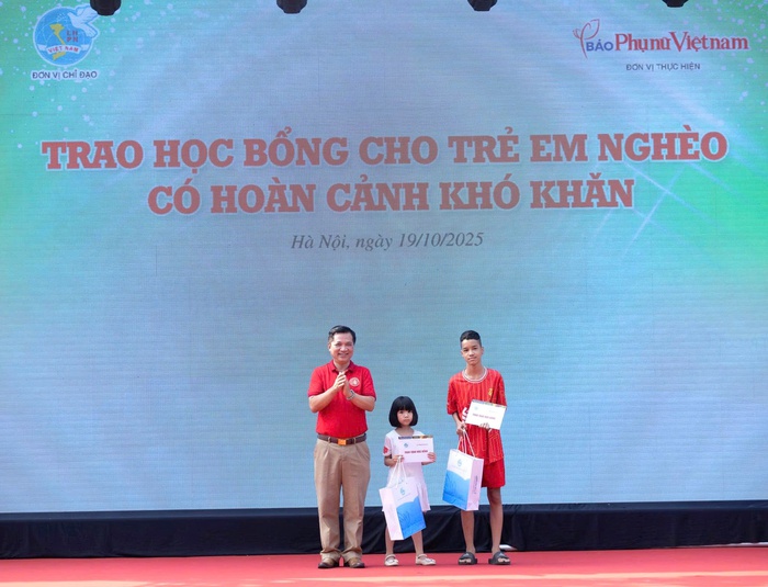 Báo Phụ nữ Việt Nam trao học bổng cho trẻ mồ côi có hoàn cảnh đặc biệt khó khăn tại Hà Nội - Ảnh 3. Báo Phụ nữ Việt Nam trao học bổng cho trẻ mồ côi có hoàn cảnh đặc biệt khó khăn tại Hà Nội - Ảnh 3.