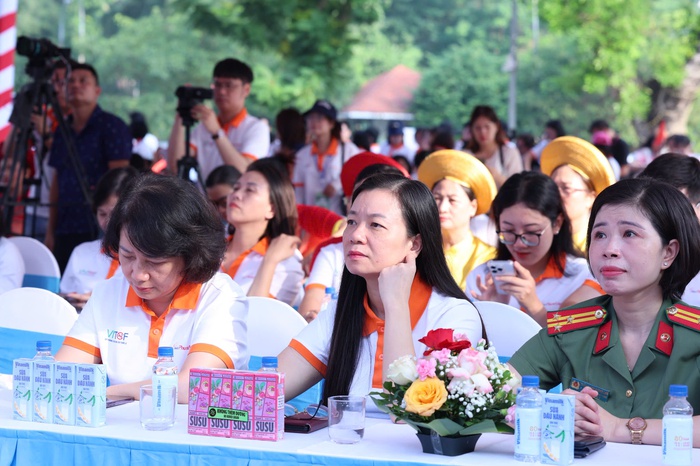 Sôi nổi giải "Phụ nữ chạy hưởng ứng Vì môi trường không khói thuốc"- Ảnh 2. Sôi nổi giải "Phụ nữ chạy hưởng ứng Vì môi trường không khói thuốc"- Ảnh 2.