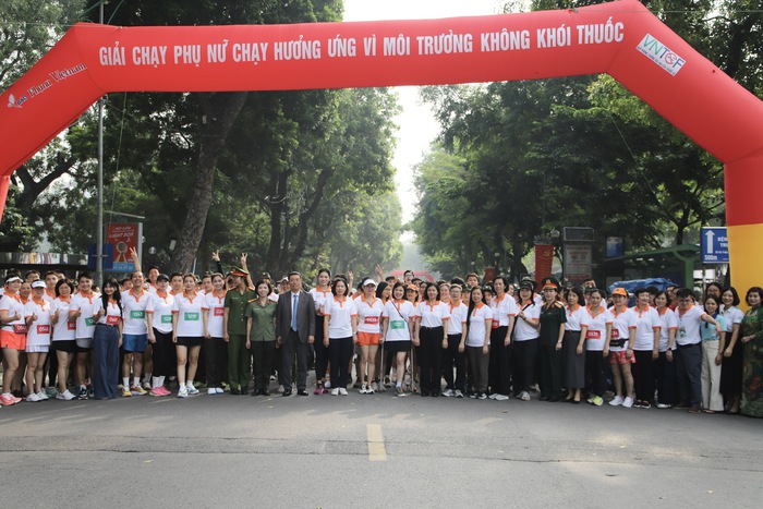 Những khoảnh khắc ấn tượng tại giải "Phụ nữ chạy hưởng ứng Vì môi trường không khói thuốc"- Ảnh 1. Những khoảnh khắc ấn tượng tại giải "Phụ nữ chạy hưởng ứng Vì môi trường không khói thuốc"- Ảnh 1.