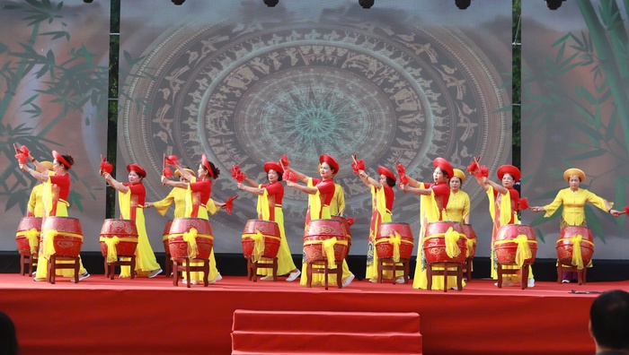 Ấn tượng các màn biểu diễn tại giải “Phụ nữ chạy hưởng ứng Vì môi trường không khói thuốc”- Ảnh 3. Ấn tượng các màn biểu diễn tại giải “Phụ nữ chạy hưởng ứng Vì môi trường không khói thuốc”- Ảnh 3.
