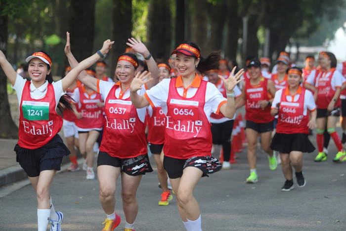 Những khoảnh khắc ấn tượng tại giải "Phụ nữ chạy hưởng ứng Vì môi trường không khói thuốc"- Ảnh 12. Những khoảnh khắc ấn tượng tại giải "Phụ nữ chạy hưởng ứng Vì môi trường không khói thuốc"- Ảnh 12.