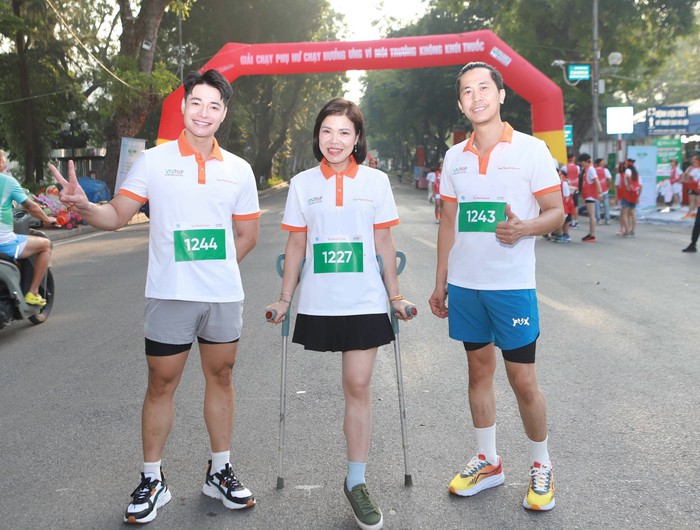 Các vận động viên hào hứng trước "giờ G" Giải “Phụ nữ chạy hưởng ứng Vì môi trường không khói thuốc”- Ảnh 1. Các vận động viên hào hứng trước "giờ G" Giải “Phụ nữ chạy hưởng ứng Vì môi trường không khói thuốc”- Ảnh 1.