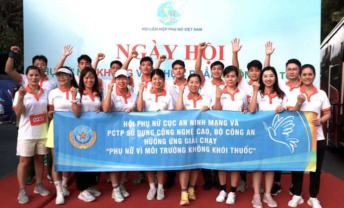 Các vận động viên hào hứng trước "giờ G" Giải “Phụ nữ chạy hưởng ứng Vì môi trường không khói thuốc”- Ảnh 3. Các vận động viên hào hứng trước "giờ G" Giải “Phụ nữ chạy hưởng ứng Vì môi trường không khói thuốc”- Ảnh 3.
