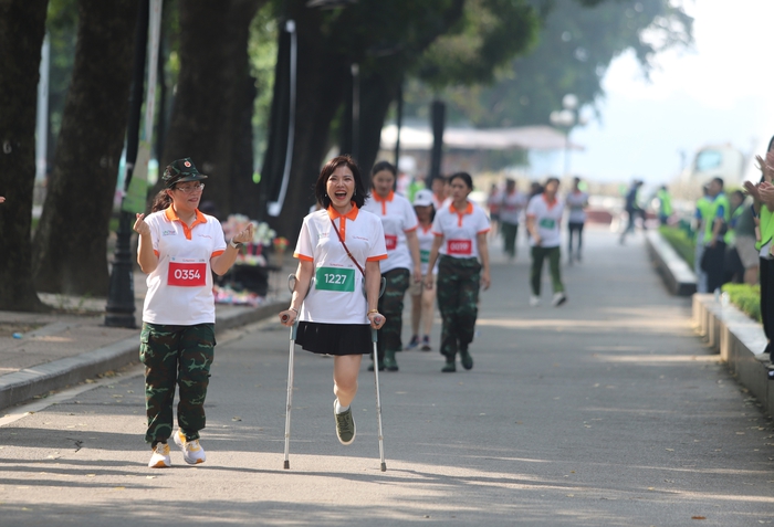 Sôi nổi giải "Phụ nữ chạy hưởng ứng Vì môi trường không khói thuốc"- Ảnh 8. Sôi nổi giải "Phụ nữ chạy hưởng ứng Vì môi trường không khói thuốc"- Ảnh 8.