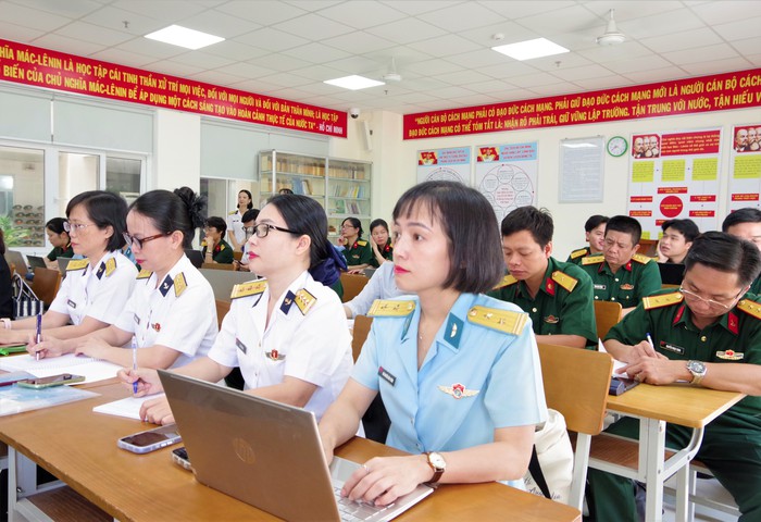 Học viện Hải quân tôn vinh những đóng góp của cán bộ, hội viên nữ- Ảnh 2.