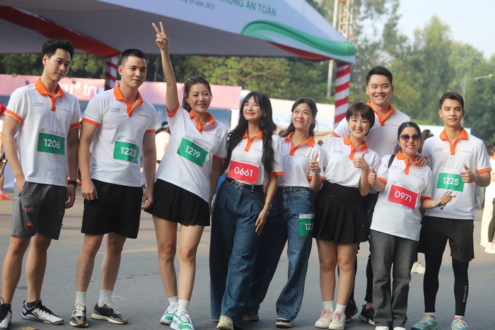 Không khí trước giờ G giải "Phụ nữ chạy hưởng ứng Vì môi trường không khói thuốc"- Ảnh 2. Không khí trước giờ G giải "Phụ nữ chạy hưởng ứng Vì môi trường không khói thuốc"- Ảnh 2.