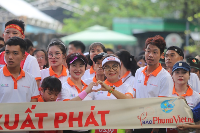 Sôi nổi giải "Phụ nữ chạy hưởng ứng Vì môi trường không khói thuốc"- Ảnh 5. Sôi nổi giải "Phụ nữ chạy hưởng ứng Vì môi trường không khói thuốc"- Ảnh 5.