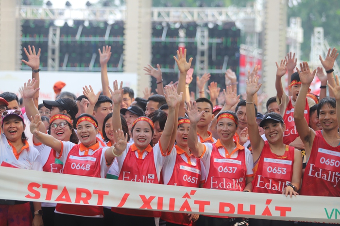 Sôi nổi giải "Phụ nữ chạy hưởng ứng Vì môi trường không khói thuốc"- Ảnh 6. Sôi nổi giải "Phụ nữ chạy hưởng ứng Vì môi trường không khói thuốc"- Ảnh 6.