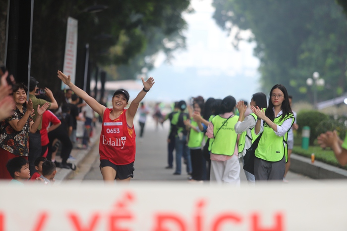 Sôi nổi giải "Phụ nữ chạy hưởng ứng Vì môi trường không khói thuốc"- Ảnh 18. Sôi nổi giải "Phụ nữ chạy hưởng ứng Vì môi trường không khói thuốc"- Ảnh 18.
