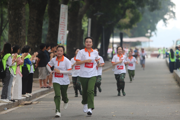 Sôi nổi giải "Phụ nữ chạy hưởng ứng Vì môi trường không khói thuốc"- Ảnh 16. Sôi nổi giải "Phụ nữ chạy hưởng ứng Vì môi trường không khói thuốc"- Ảnh 16.