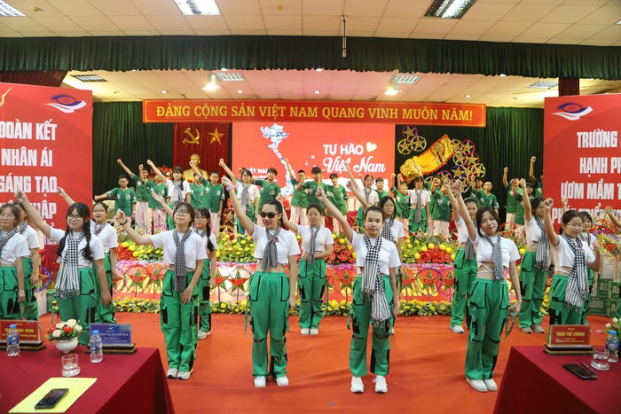 Hà Nội: Trao gần 700 suất quà Trung thu tới học sinh chuyên biệt- Ảnh 1.