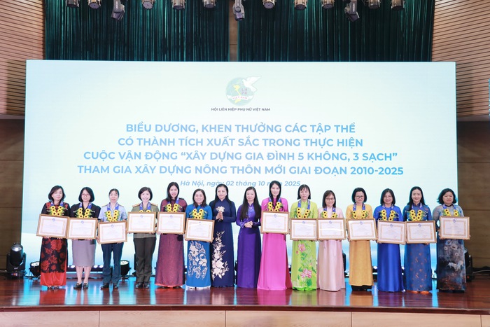Tuyên dương 84 tập thể, cá nhân điển hình thực hiện Cuộc vận động "Xây dựng gia đình 5 không, 3 sạch", Chương trình "Mẹ đỡ đầu"- Ảnh 1.