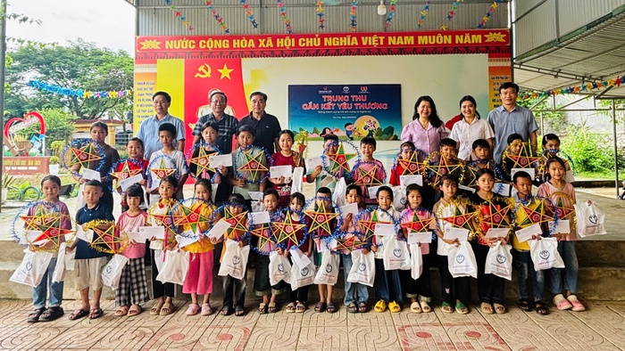 Hội Bảo vệ quyền trẻ em Việt Nam tặng 424 phần quà “Trung thu gắn kết yêu thương”- Ảnh 2.