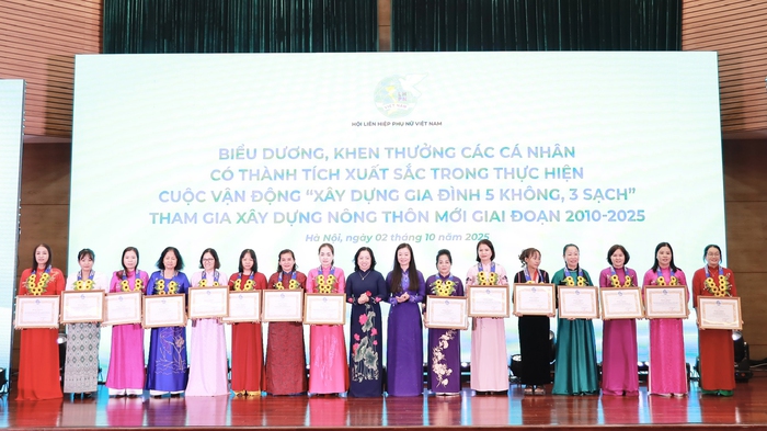 Tuyên dương 84 tập thể, cá nhân điển hình thực hiện Cuộc vận động "Xây dựng gia đình 5 không, 3 sạch", Chương trình "Mẹ đỡ đầu"- Ảnh 2.