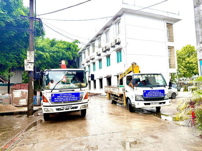 EVNNPC chung tay vì miền Trung ruột thịt sau bão số 10- Ảnh 2.