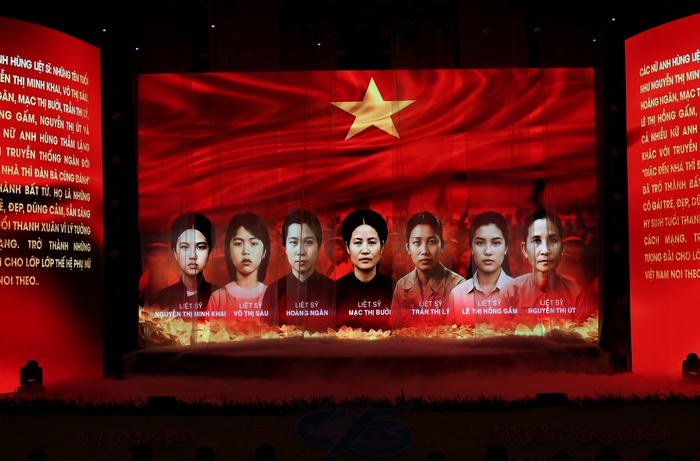 Lắng đọng chương trình nghệ thuật "Hoa tháng 10" tại Lễ kỷ niệm 95 năm thành lập Hội LHPN Việt Nam- Ảnh 1.