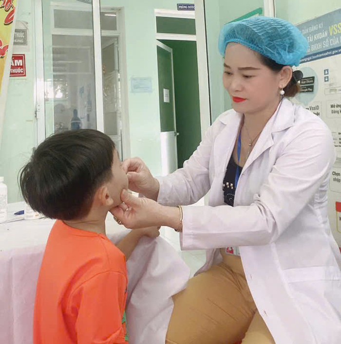 "Mẹ đỡ đầu" khoác áo blouse trắng gieo mầm yêu thương, hạnh phúc giữa đời thường- Ảnh 5.